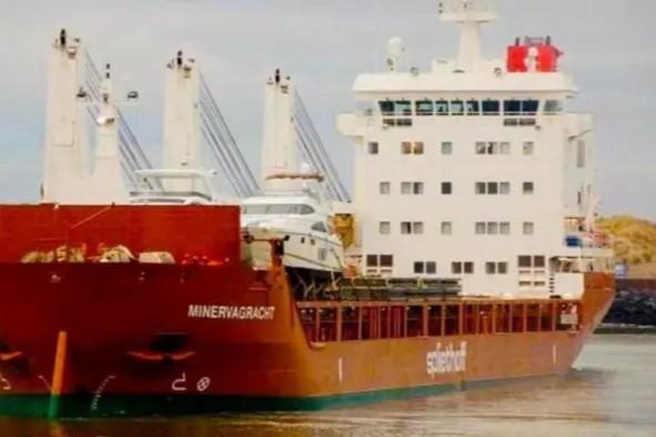 مانيلا تعلن وفاة بحّار فلبيني بعد هجوم الحوثيين في خليج&nbsp;عدن