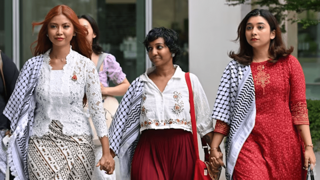 سنغافورة تبرئ ثلاث نساء بعد مسيرة “مظلات البطيخ” المؤيدة&nbsp;لفلسطين