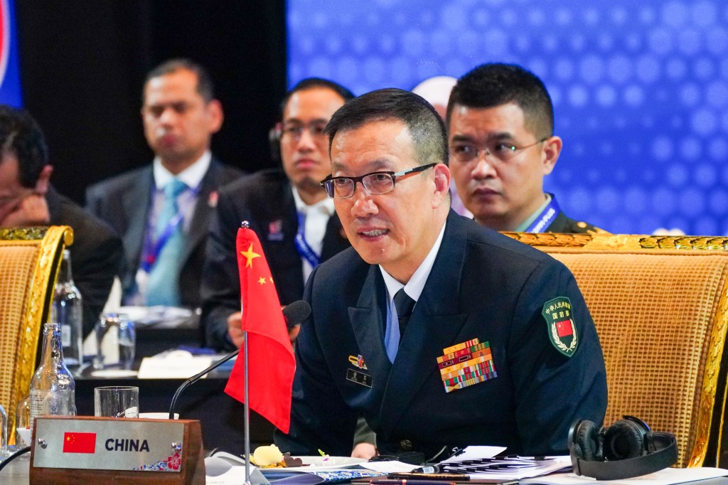 وزير الدفاع الصيني يحذر أمريكا: التعايش لا يُبنى على الاستفزاز في بحر الصين&nbsp;الجنوبي