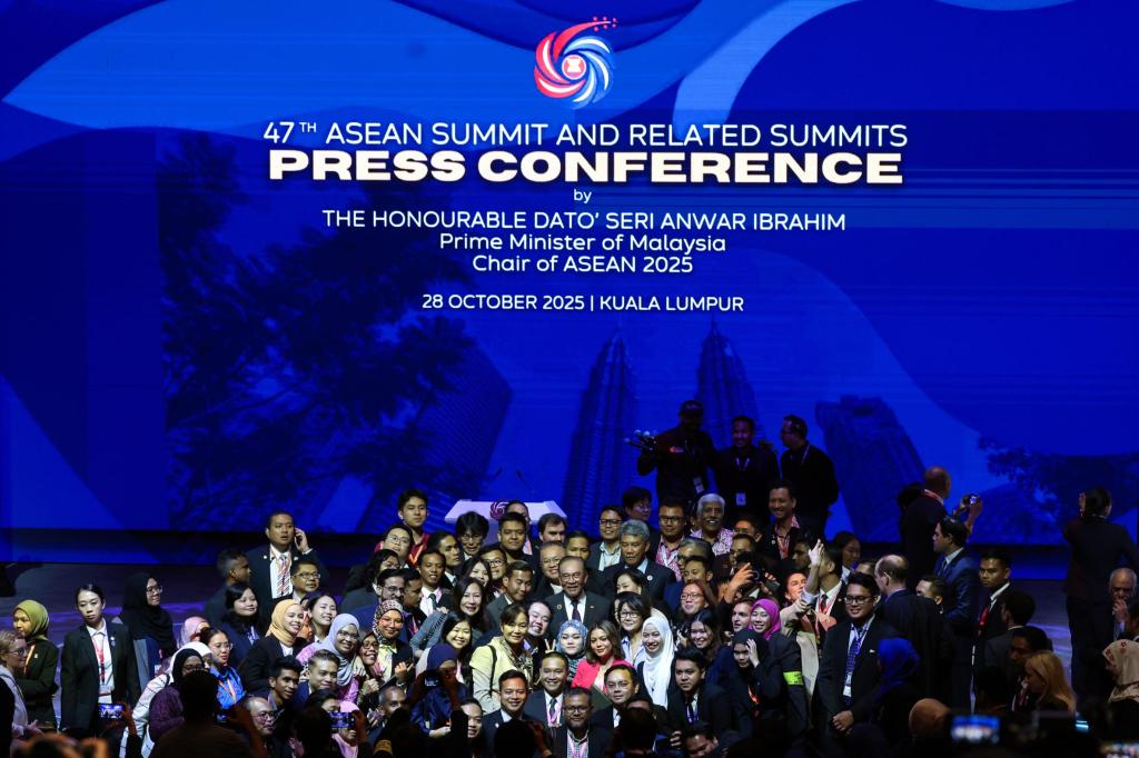 إيقاع الدبلوماسية: قمة (آسيان) الـ47 في ماليزيا ترسم ملامح&nbsp;المستقبل