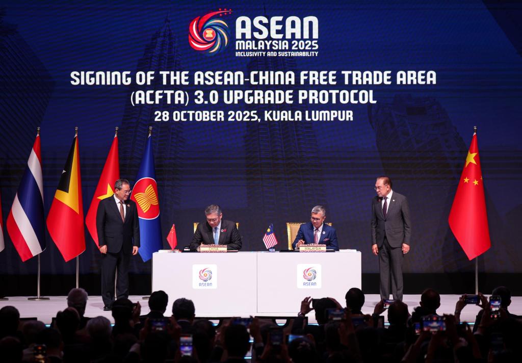 اتفاق يربك واشنطن: الصين و(آسيان) تطلقان النسخة الثالثة للتجارة&nbsp;الحرة