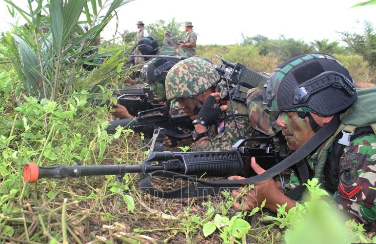 دبلوماسية البنادق: مناورات (كيكار ماليندو) ترسم حدود الثقة بين كوالالمبور&nbsp;وجاكرتا