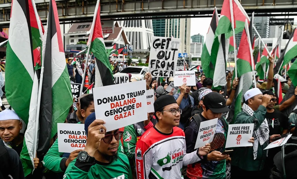 احتجاجات صاخبة في ماليزيا رفضًا لزيارة ترامب المرتقبة لقمة&nbsp;آسيان