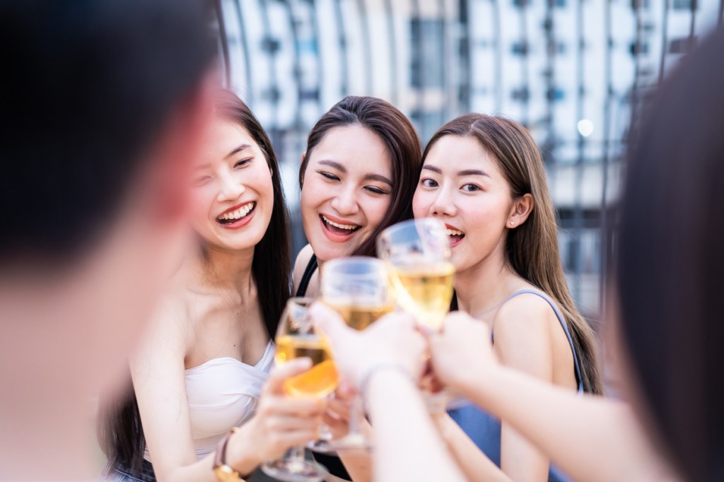 تايلاند تفرض غرامات على الشاربين في وضح&nbsp;النهار