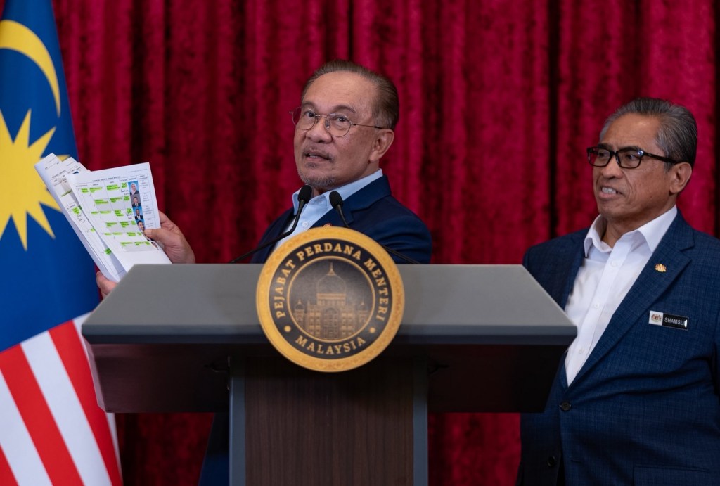رئيس وزراء ماليزيا يعيد توزيع السلطة الاقتصادية قبل انتخابات&nbsp;2028