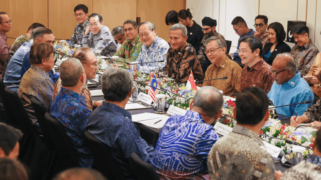 خلوة على حافة الماء: كوالالمبور وسنغافورة تعيدان رسم خرائط الجيرة&nbsp;الحسّاسة